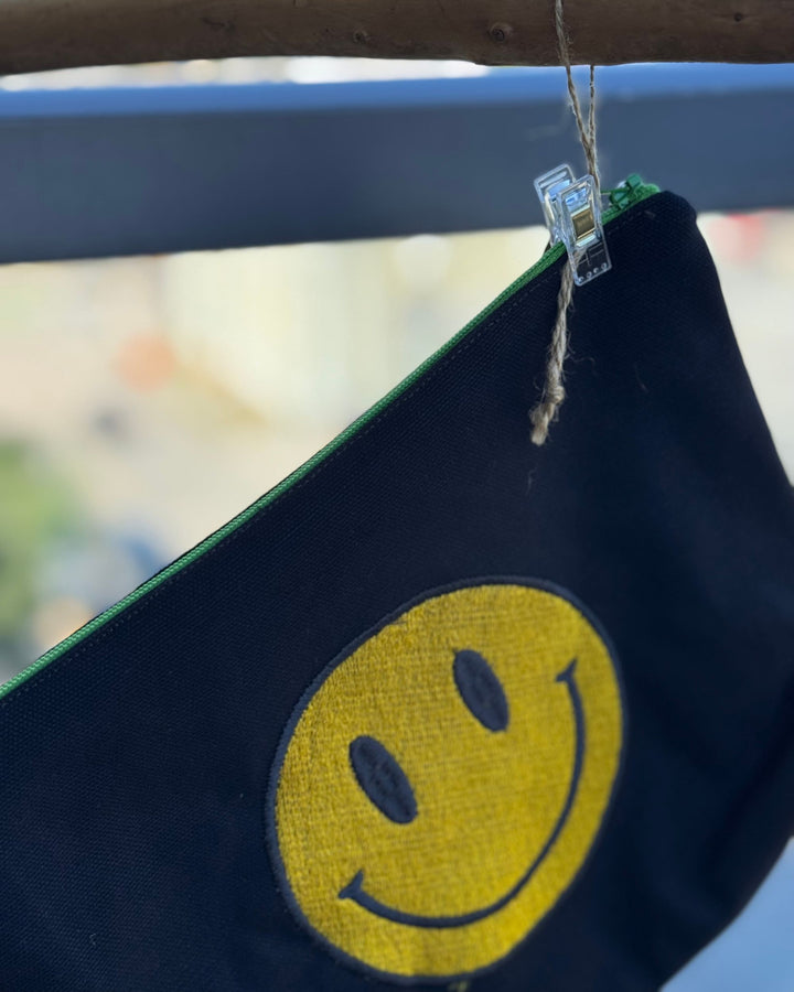 BULLIBAG | Stay Groovy Pouch 🙂