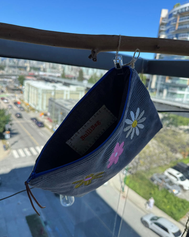 BULLIBAG | Zipper Pouch – Daisies & Peace